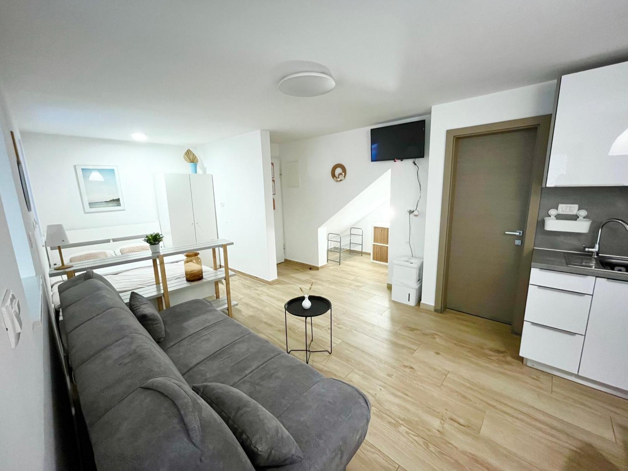 Casa Orange Apartment โคเปร์ ภายนอก รูปภาพ